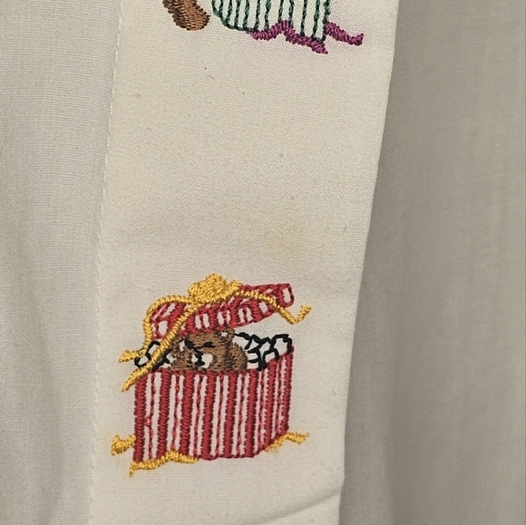 Classic White Button-Up Shirt - Picture 3 of 4